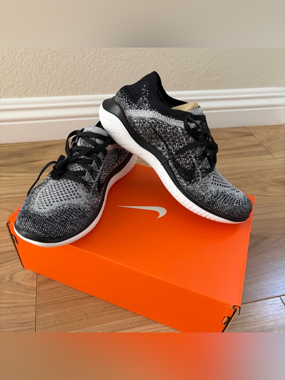 Women's Size  5.5 Nike Free RN 2018